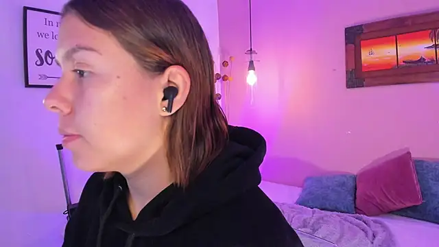 ArianaBaker online show from 10, 3, 2025