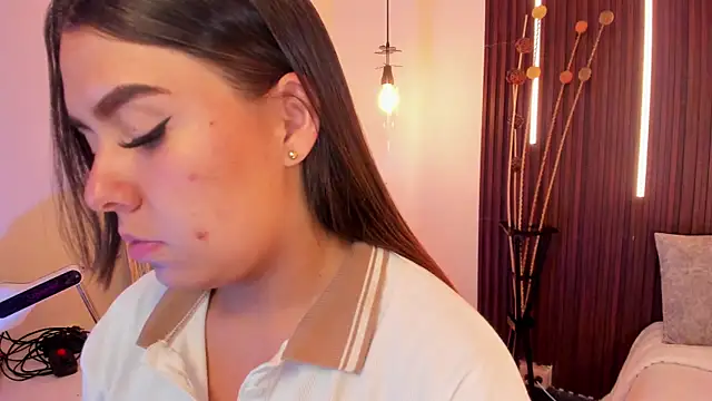 ArianaBaker online show from 16, 4, 2026