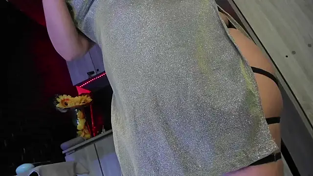 LaureenHills online show from 11, 4, 2026