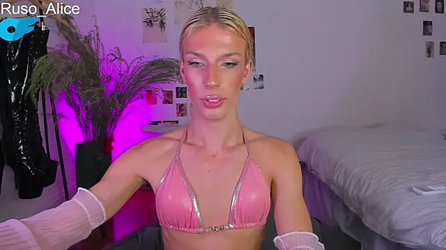 Snapshot of AliceSnowCatt chatting on 4, 3, 2025 AliceSnowCatt online show from 4, 3, 2025