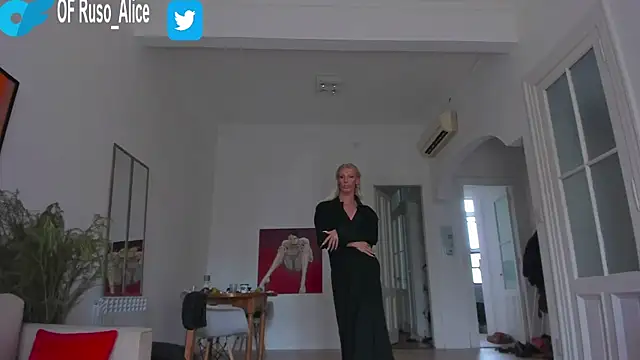 Snapshot of AliceSnowCatt chatting on 5, 2, 2025 AliceSnowCatt online show from 5, 2, 2025