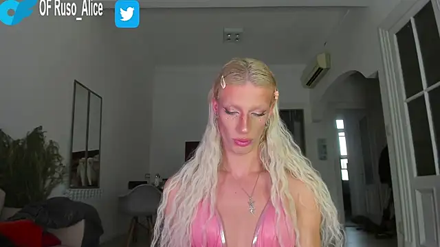 Snapshot of AliceSnowCatt chatting on 8, 2, 2025 AliceSnowCatt online show from 8, 2, 2025