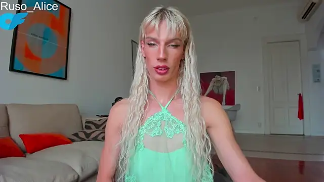 Snapshot of AliceSnowCatt chatting on 8, 3, 2025 AliceSnowCatt online show from 8, 3, 2025