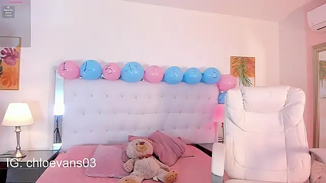 Snapshot of Chloe_evans__ chatting on 19, 9, 2025 Chloe evans online show from 19, 9, 2025