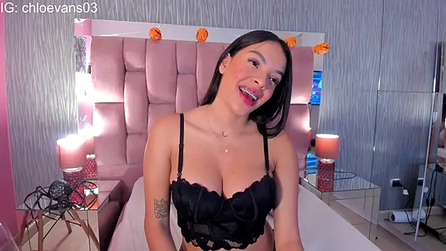 Snapshot of Chloe_evans__ chatting on 28, 10, 2025 Chloe evans online show from 28, 10, 2025