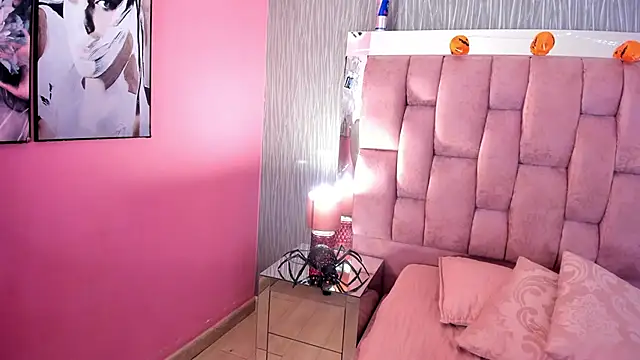 Snapshot of Chloe_evans__ chatting on 18, 10, 2025 Chloe evans online show from 18, 10, 2025