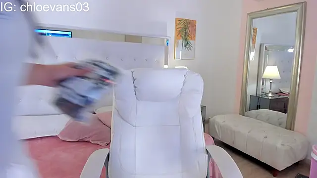 Snapshot of Chloe_evans__ chatting on 28, 11, 2025 Chloe evans online show from 28, 11, 2025