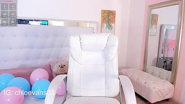 Snapshot of Chloe_evans__ chatting on 18, 9, 2025 Chloe evans online show from 18, 9, 2025