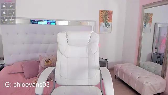 Snapshot of Chloe_evans__ chatting on 14, 9, 2025 Chloe evans online show from 14, 9, 2025