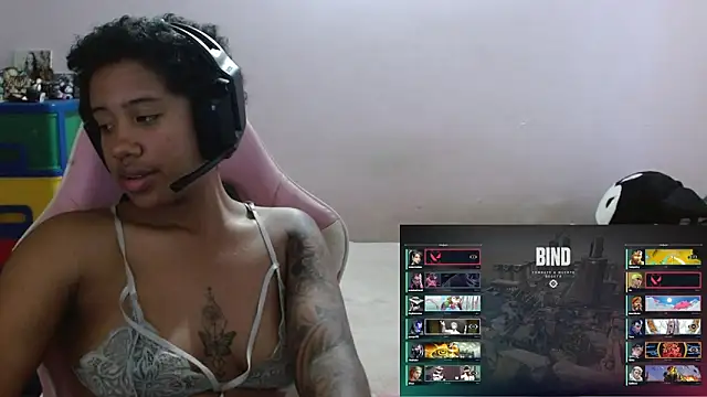 TiffanyRoouse online show from 5, 11, 2025