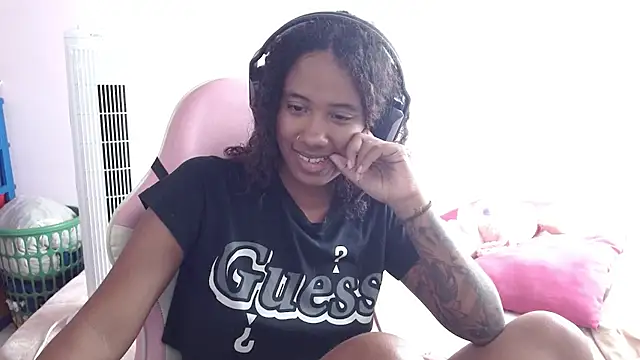 TiffanyRoouse online show from 22, 3, 2025