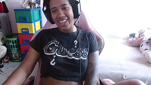 TiffanyRoouse online show from 21, 11, 2025