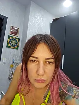 Snapshot of BlueXOwl chatting on 13, 10, 2025 BlueXOwl online show from 13, 10, 2025