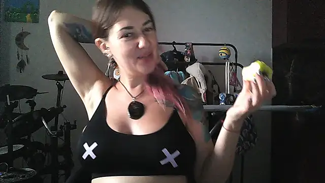 Snapshot of BlueXOwl chatting on 9, 9, 2025 BlueXOwl online show from 9, 9, 2025