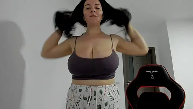 amiraisa11 online show from 2, 4, 2026