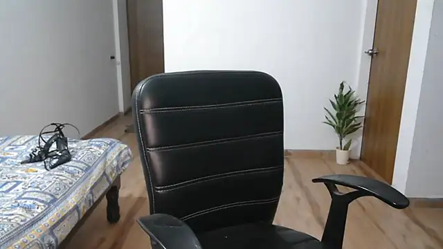 Suzie darling online show from 6, 2, 2026