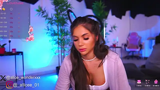 VanessaSimon online show from 8, 3, 2025