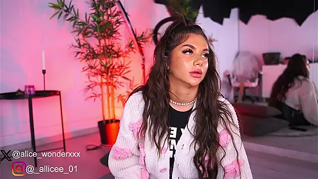 VanessaSimon online show from 11, 3, 2025