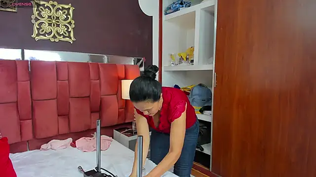 JulianaMartineS online show from 25, 2, 2025