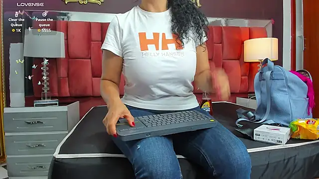JulianaMartineS online show from 23, 2, 2025