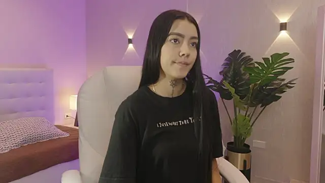 miagomezweb1 online show from 5, 11, 2025