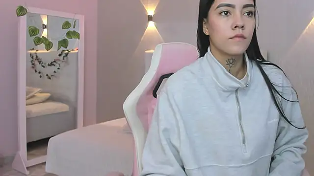 miagomezweb1 online show from 28, 2, 2025