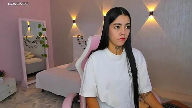 miagomezweb1 online show from 1, 3, 2025