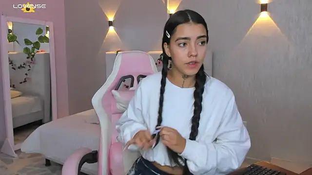 miagomezweb1 online show from 14, 3, 2025