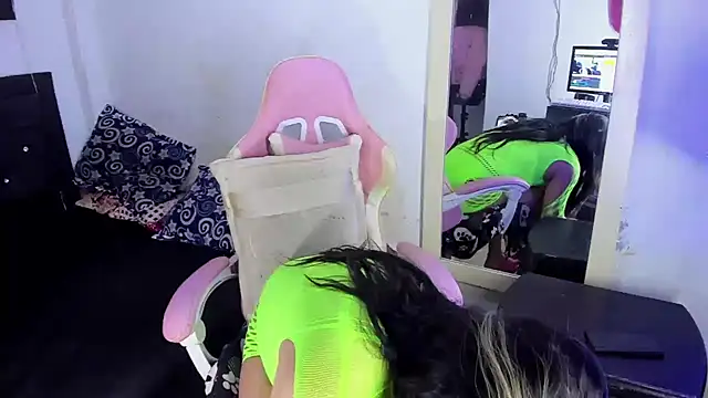 blonde girl01 online show from 3, 2, 2026