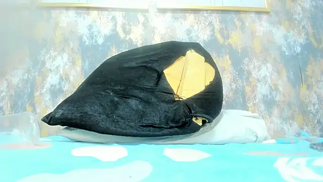 Snapshot of MonicaSchwartz chatting on 21, 12, 2025 MonicaSchwartz online show from 21, 12, 2025