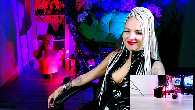 MonicaMaxwel online show from 8, 11, 2025