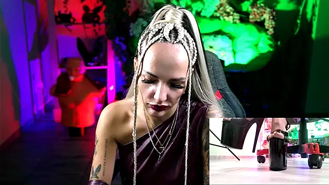 MonicaMaxwel online show from 15, 10, 2025