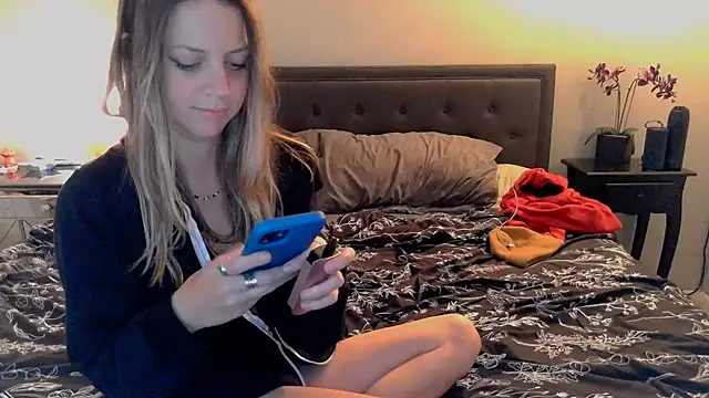 Snapshot of molly_witha_chance chatting on 2, 3, 2025 molly witha chance online show from 2, 3, 2025