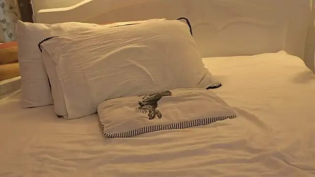 Snapshot of MonicaMelano chatting on 2, 3, 2026 MonicaMelano online show from 2, 3, 2026