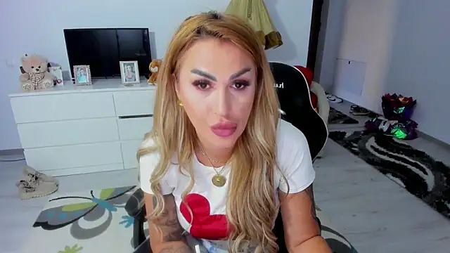 GlossyDiamondX online show from 16, 9, 2025