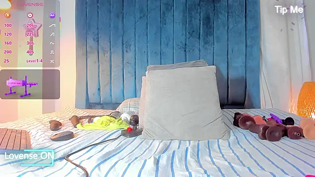 Snapshot of blondehorny69 chatting on 23, 9, 2025 blondehorny69 online show from 23, 9, 2025