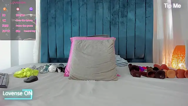 Snapshot of blondehorny69 chatting on 9, 10, 2025 blondehorny69 online show from 9, 10, 2025