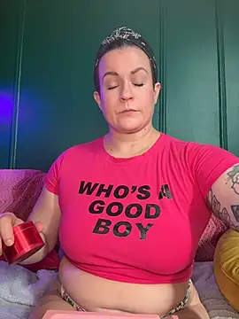 quinnmariexo online show from 15, 6, 2026