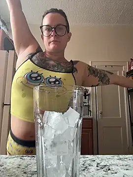 quinnmariexo online show from 15, 4, 2026