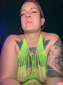 quinnmariexo online show from 4, 6, 2026