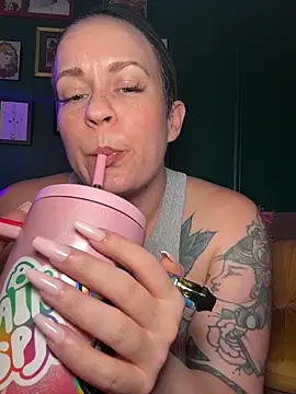 quinnmariexo online show from 13, 7, 2026