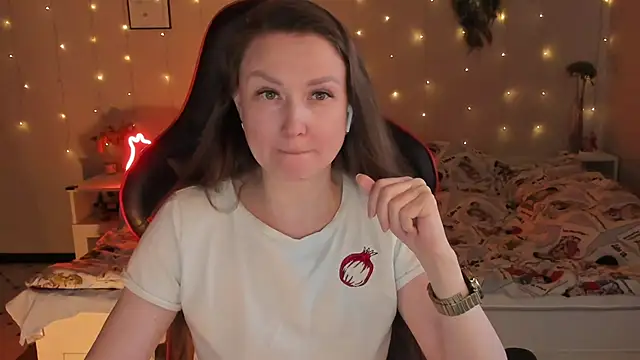 desperatehousewife   online show from 18, 4, 2026