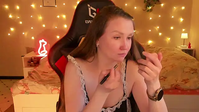 desperatehousewife   online show from 21, 6, 2026