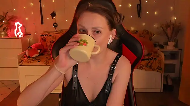 desperatehousewife   online show from 6, 10, 2025