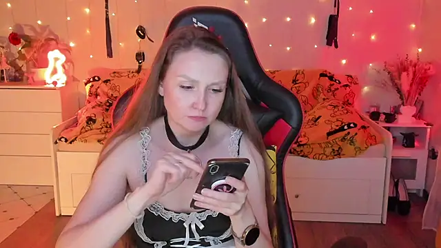 desperatehousewife   online show from 14, 9, 2025