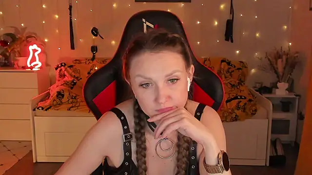 desperatehousewife   online show from 15, 9, 2025