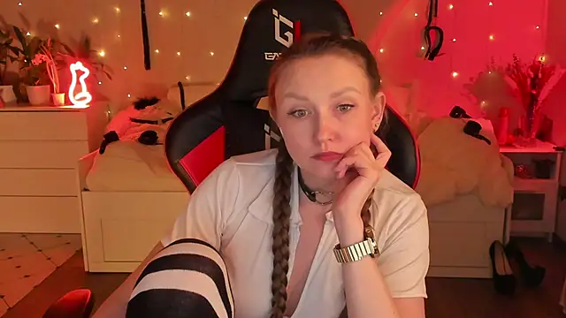 desperatehousewife   online show from 8, 3, 2025