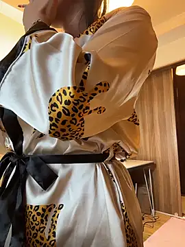 Hotmomcheckk  online show from 28, 11, 2025