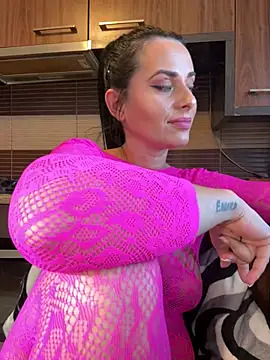 Hotmomcheckk  online show from 5, 3, 2025