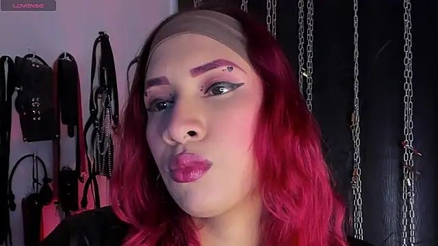 Snapshot of charrlotte_quinn chatting on 27, 6, 2026 charrlotte quinn online show from 27, 6, 2026